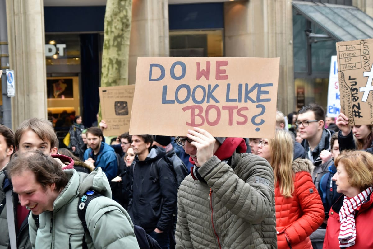 Supporters of the "Save Your Internet" campaign protest against EU censorship in Hamburg March 23, 2019 (Photo by Waldemar Brandt on Unsplash)